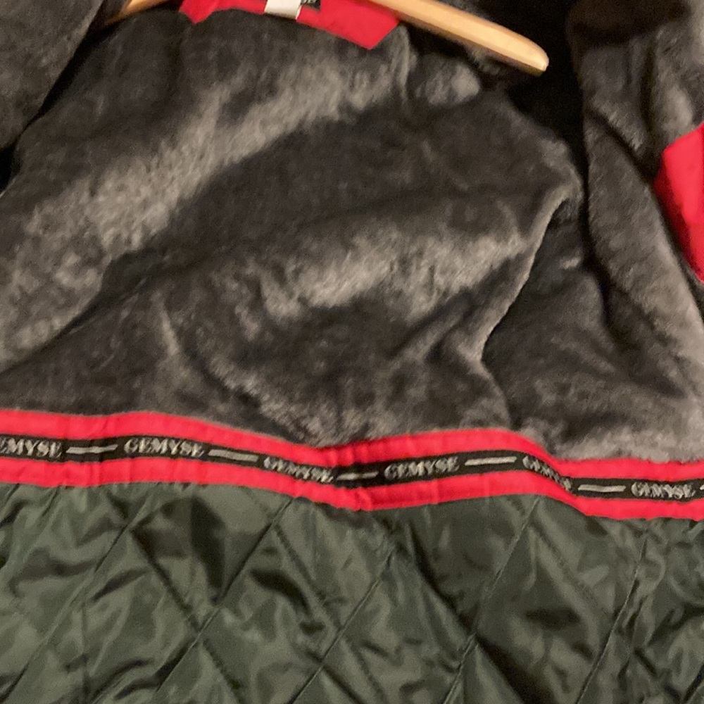 Mens M snow/Ski jacket with hood. Like new condition - Picture 4 of 6